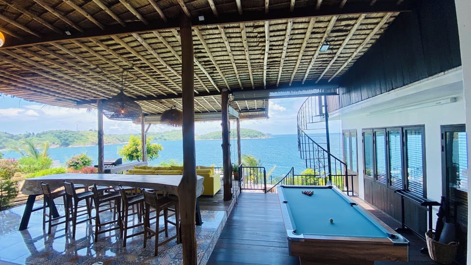 Pool table and dining with sea view