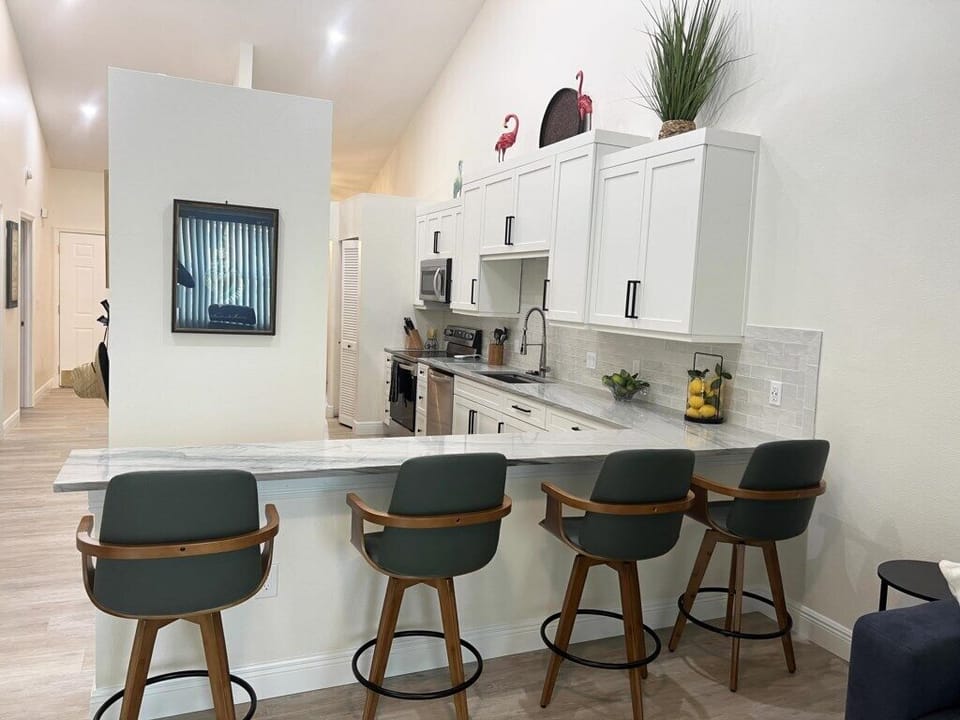 2BR at Sandpiper Cove – Pool, Bay, Beachwalk (219)