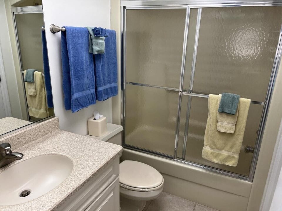 La Coquina 2BR – Beachfront w/ Pool & Views (535)