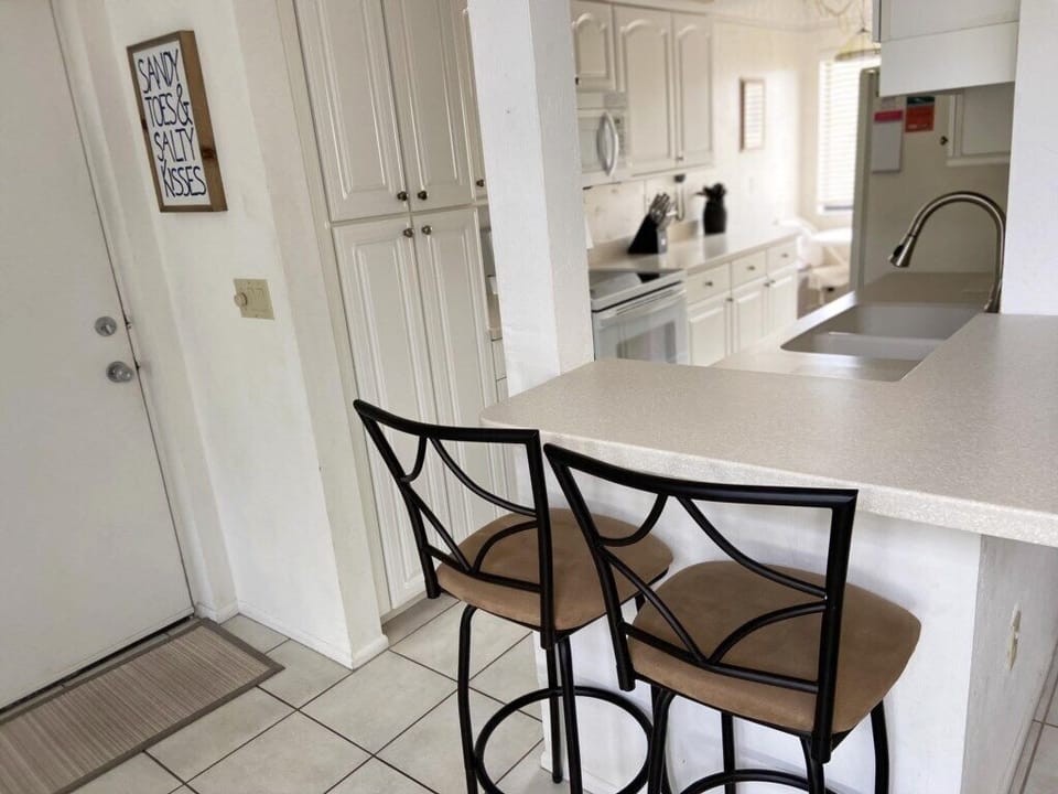 Rooftop Vibes – 2BR Loft in Tamarind on Manasota (846)