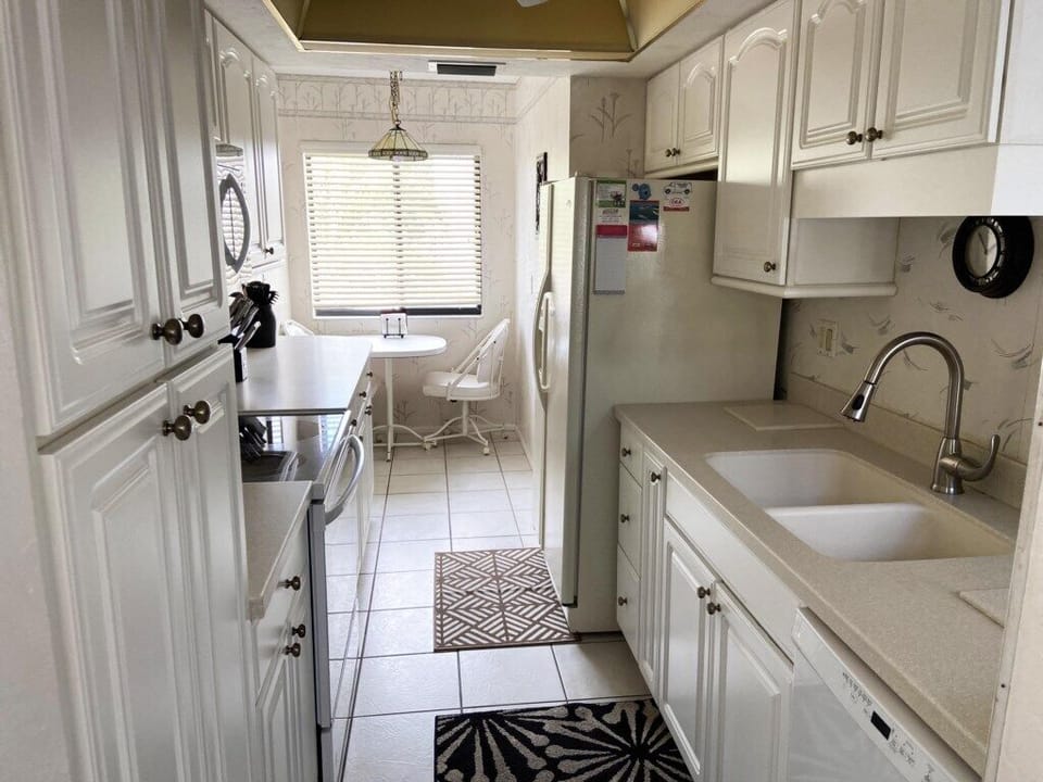 Rooftop Vibes – 2BR Loft in Tamarind on Manasota (849)