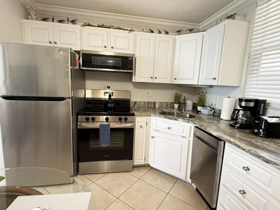 9th-Floor Beach Condo  Gulf Views & Heated Pools (2974)