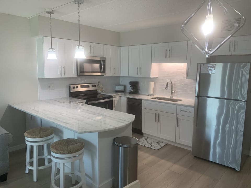 El Galeon – Bay Views, Beach Access & Pool (2350)