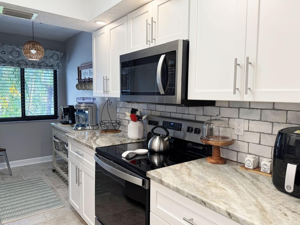 Tamarind 3BR Loft – Beach Vibes & Bay Views (4921)