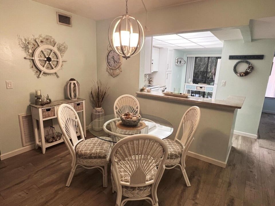 Relax at Tamarind – 2BR End Unit by Beach & Bay (725)
