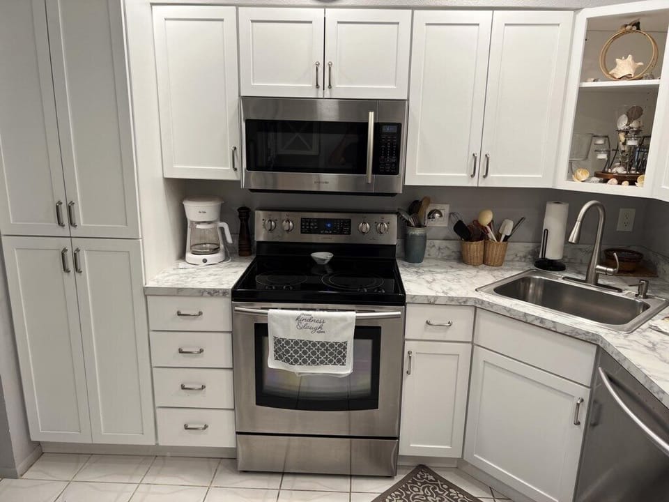 Tamarind Gulf & Bay 1BR w/ Pool & Beach Access (963)