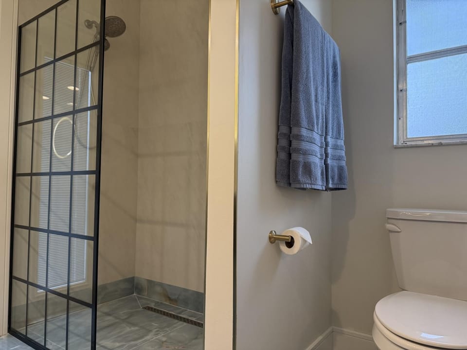 Charming 2BR Pool Home Near Manasota Key (5869)