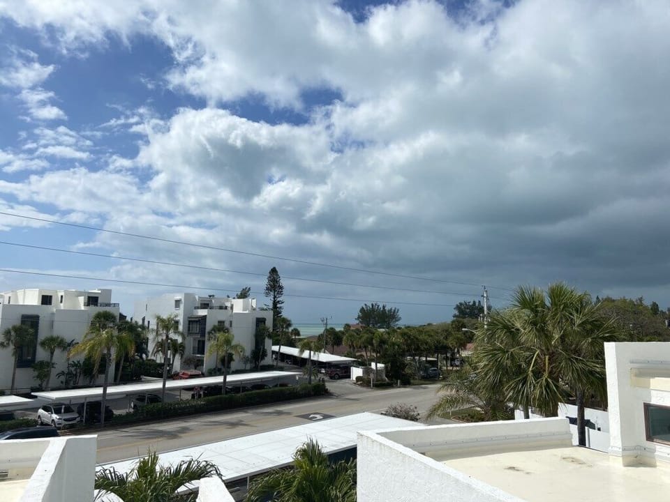 Tamarind Loft – Rooftop Deck & Bay Views (794)