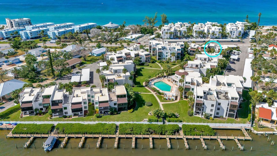 Tamarind Loft – Rooftop Deck & Bay Views (7678)