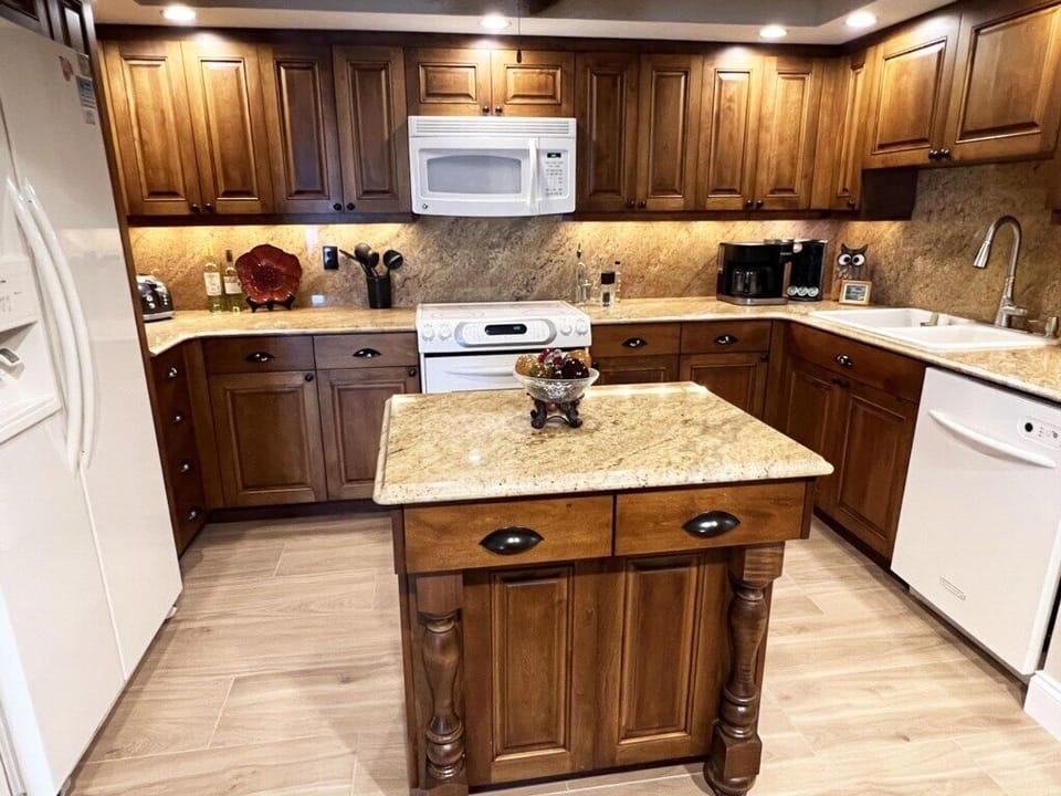 Waterfront Luxury - Bay Breezes & Loft Lounge (691)