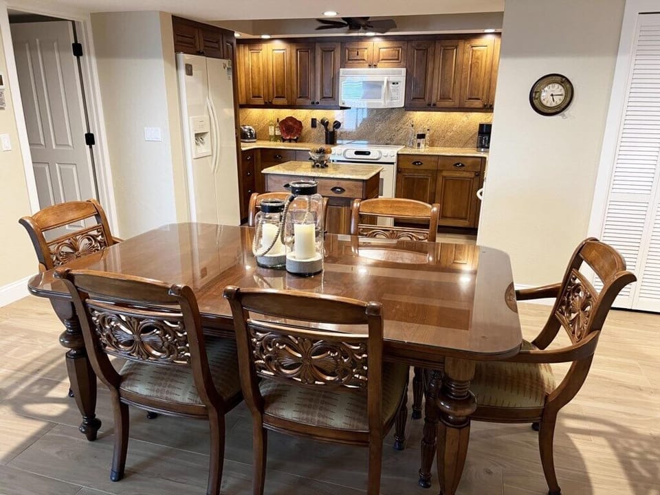 Waterfront Luxury - Bay Breezes & Loft Lounge (689)