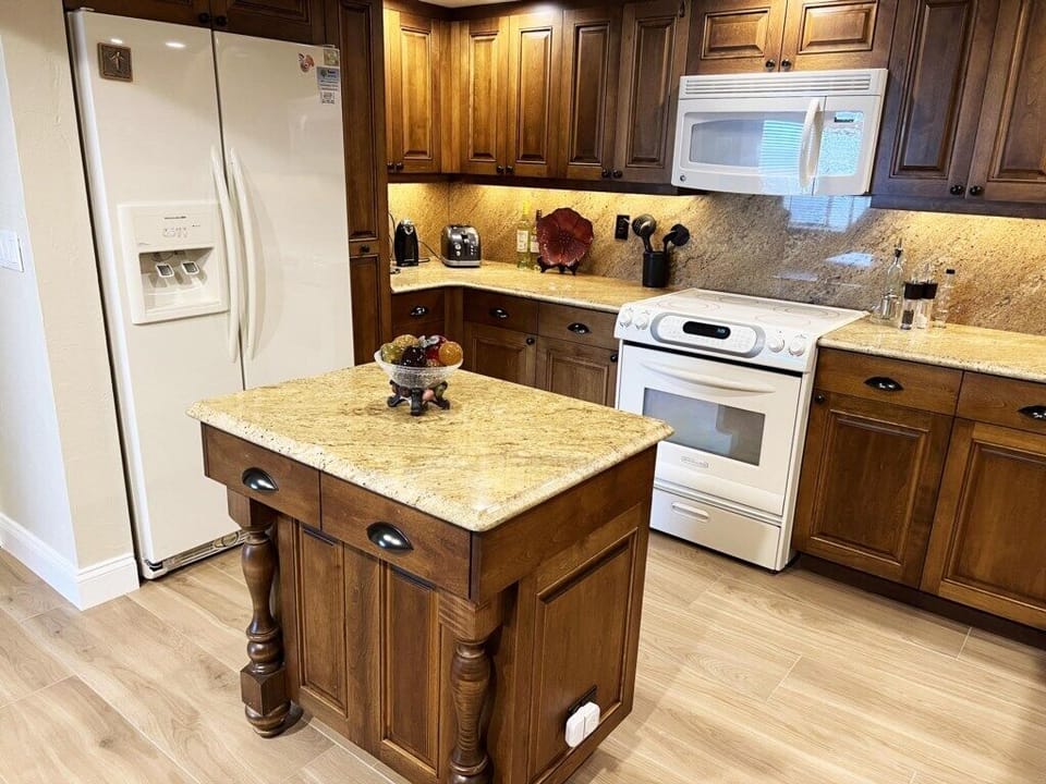 Waterfront Luxury - Bay Breezes & Loft Lounge (690)