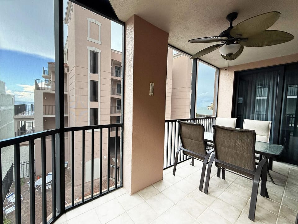 Stylish Gulf Condo - Walk to Beach, Pool & Dining (4375)