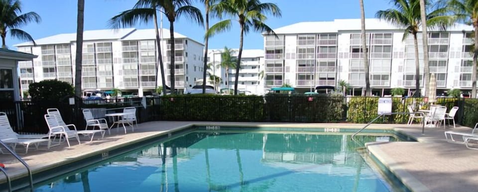 2BR – Penthouse, Pool, Beach & Water Views (159)