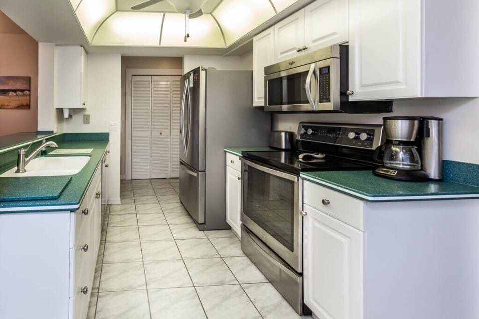 2BR – Penthouse, Pool, Beach & Water Views (177)