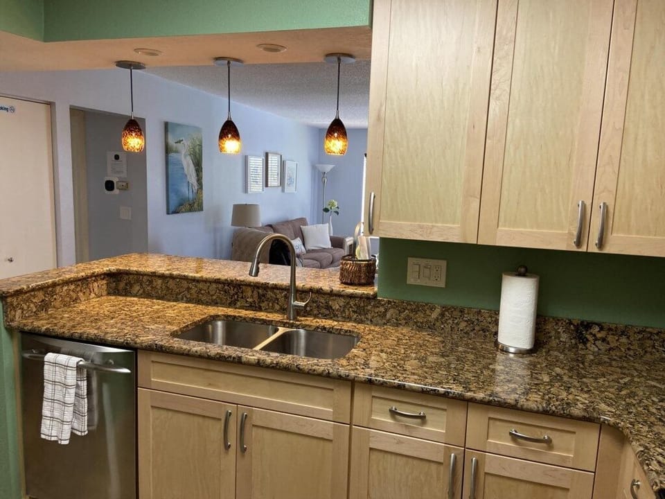 Coastal Comfort at Tamarind - Manasota Key (564)