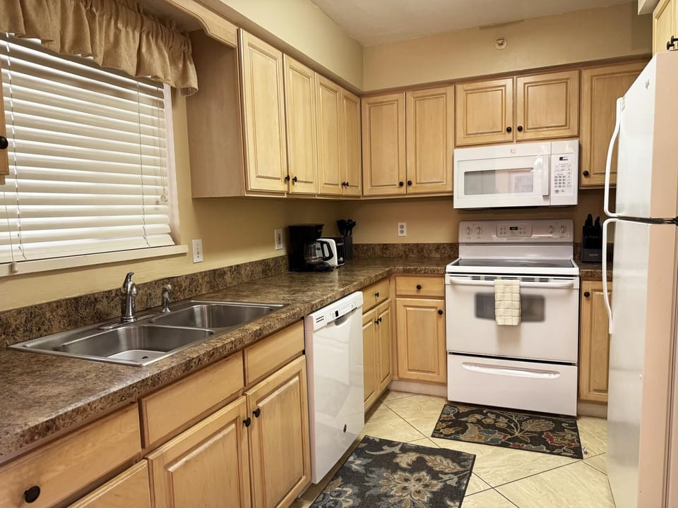 Santa Maria 2 bed/2ba Waterview Condo GCV3-007 (2992)