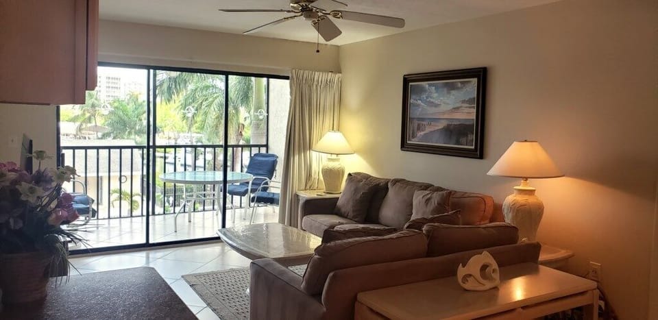 Santa Maria 2 bed/2ba Waterview Condo GCV3-007 (1122)