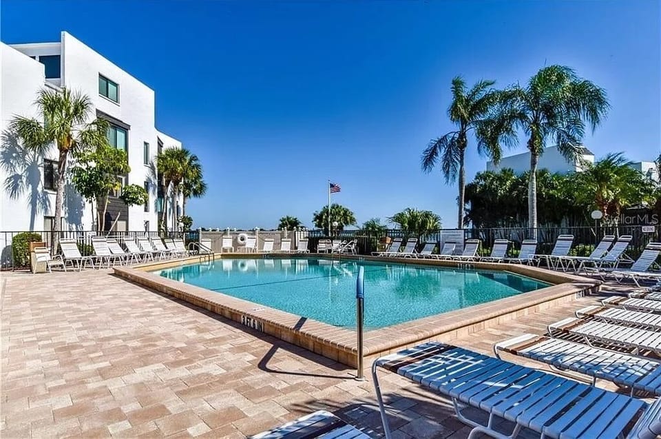 Effortless Escape – Walk-Out 2BR at Tamarind (868)