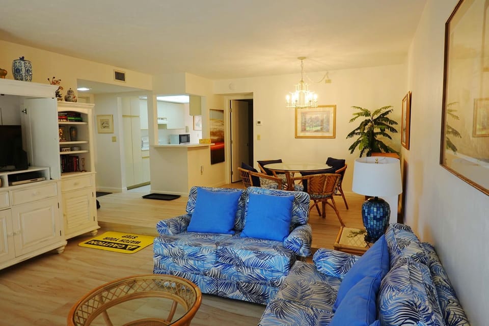 Peaceful Escape – Walk to Pool, Bay & Beach (6589)