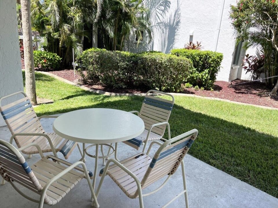 Peaceful Escape – Walk to Pool, Bay & Beach (762)