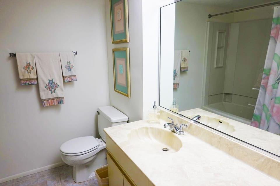 Serene Escape – Walk to Pool, Bay & Beach (6588)