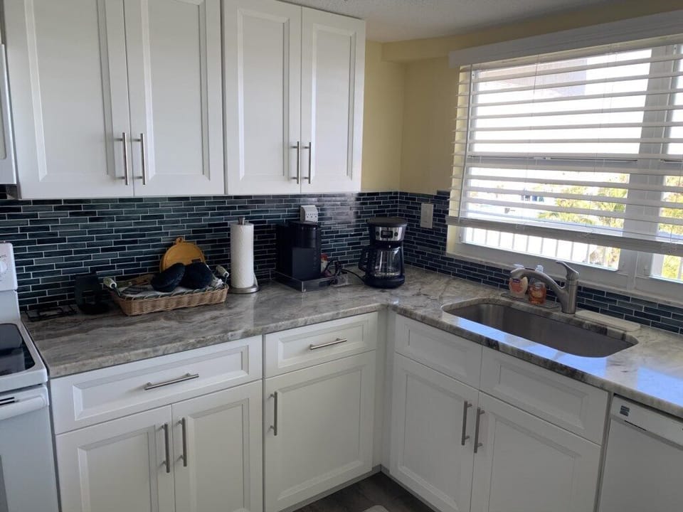 2BR Gulf Condo – Balcony, Pool, & Beach Views (189)