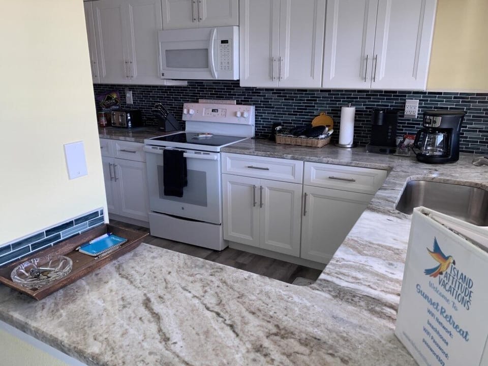 2BR Gulf Condo – Balcony, Pool, & Beach Views (187)