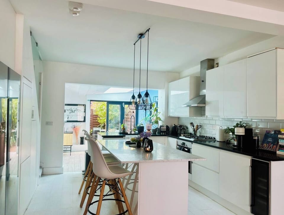 House | Private kitchen | Fridge, oven, stovetop, dishwasher