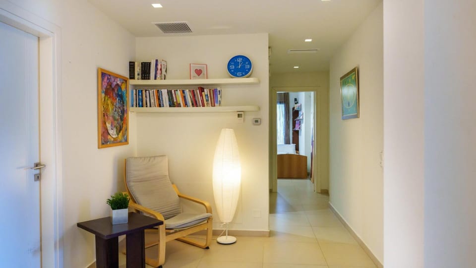 House | 4 bedrooms, desk, soundproofing