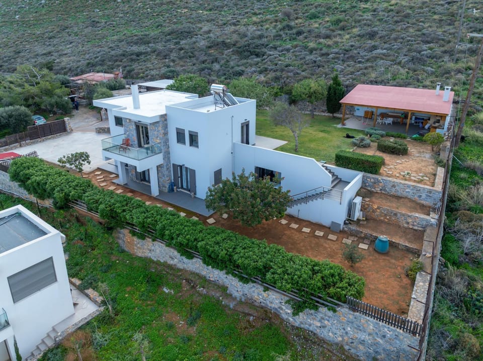 House | 4 bedrooms, desk, soundproofing
