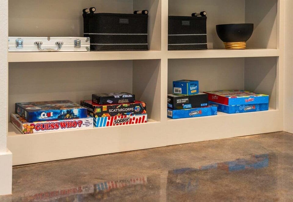 A fully stocked game shelf awaits for family game nights or cozy indoor activities – ideal for quality time together.