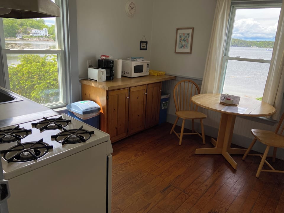 Captain's Quarters kitchen