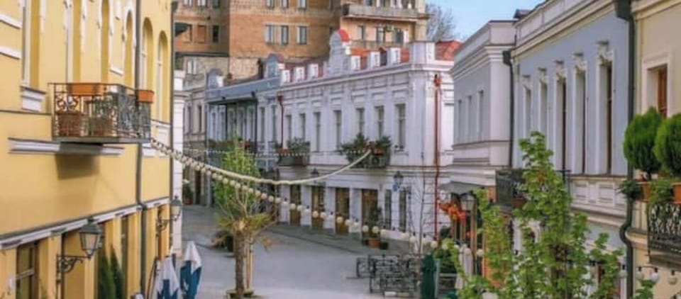 Just 3 min walk to renovated Agmashenebeli Ave – a tourist favorite street.