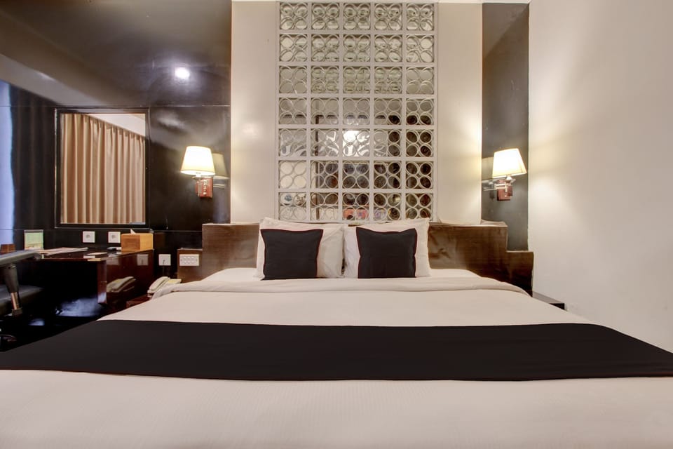 Deluxe Suite | Hypo-allergenic bedding, free WiFi, bed sheets