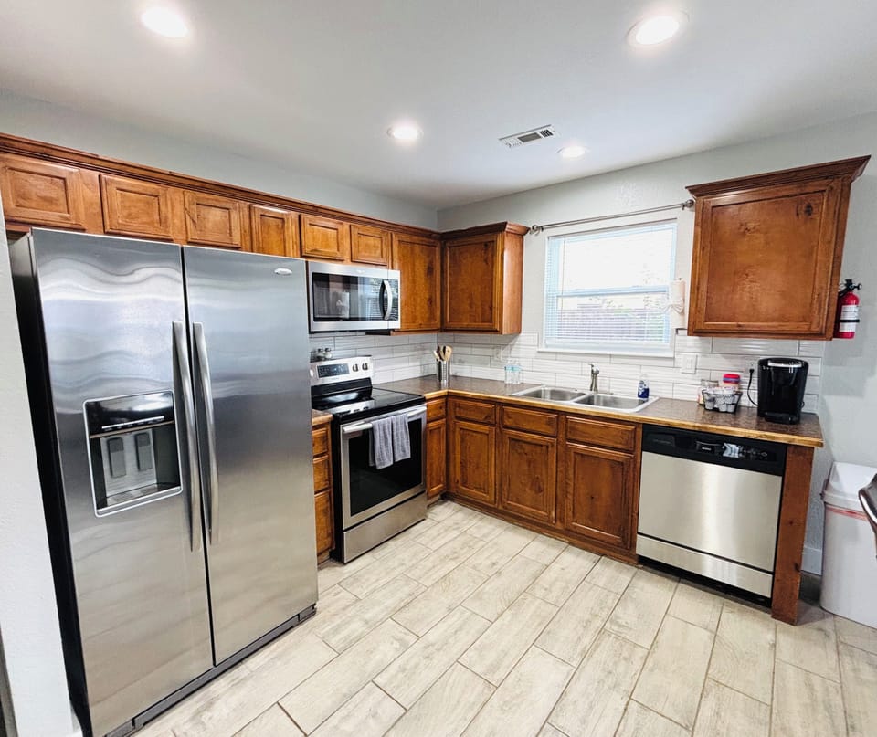 This fully equipped kitchen for a GREAT DINNER.