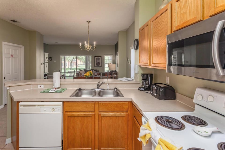 Kitchen (Angle)