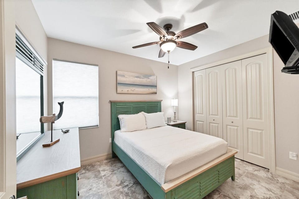 Guest bedroom 2 with full bed and 42" Roku TV