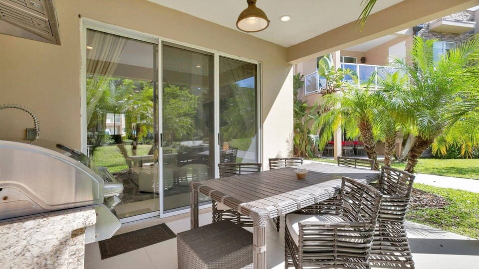 Patio Dining (Angle)