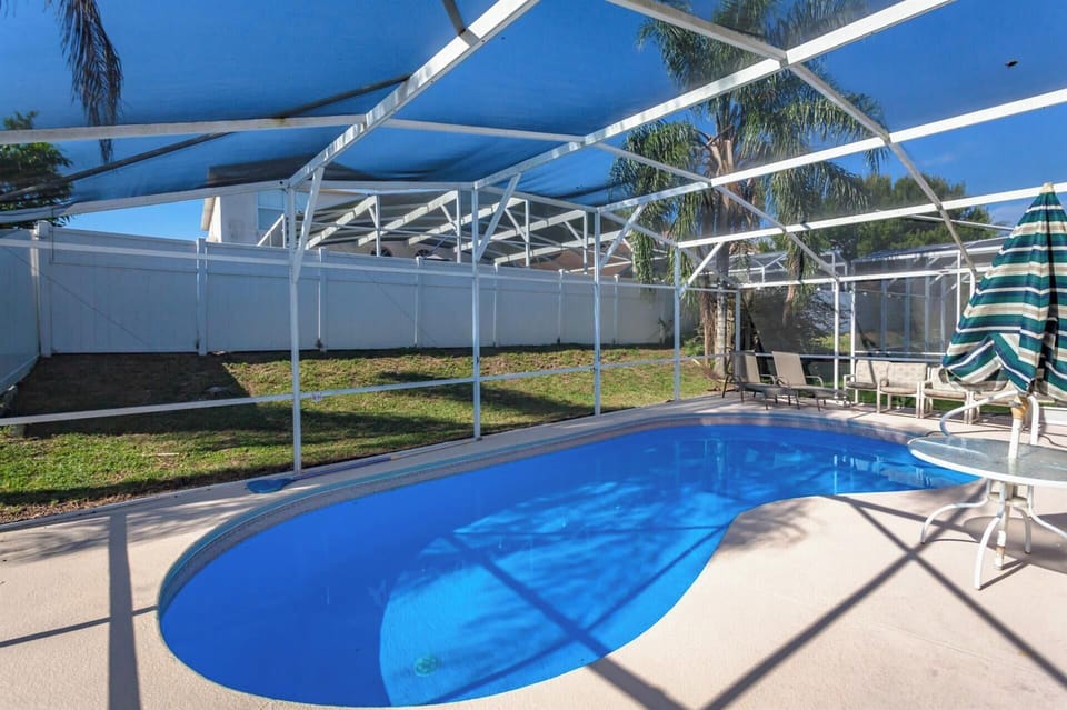 Pool Deck
Faces West
NO SPA