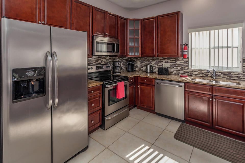 Kitchen (Angle)