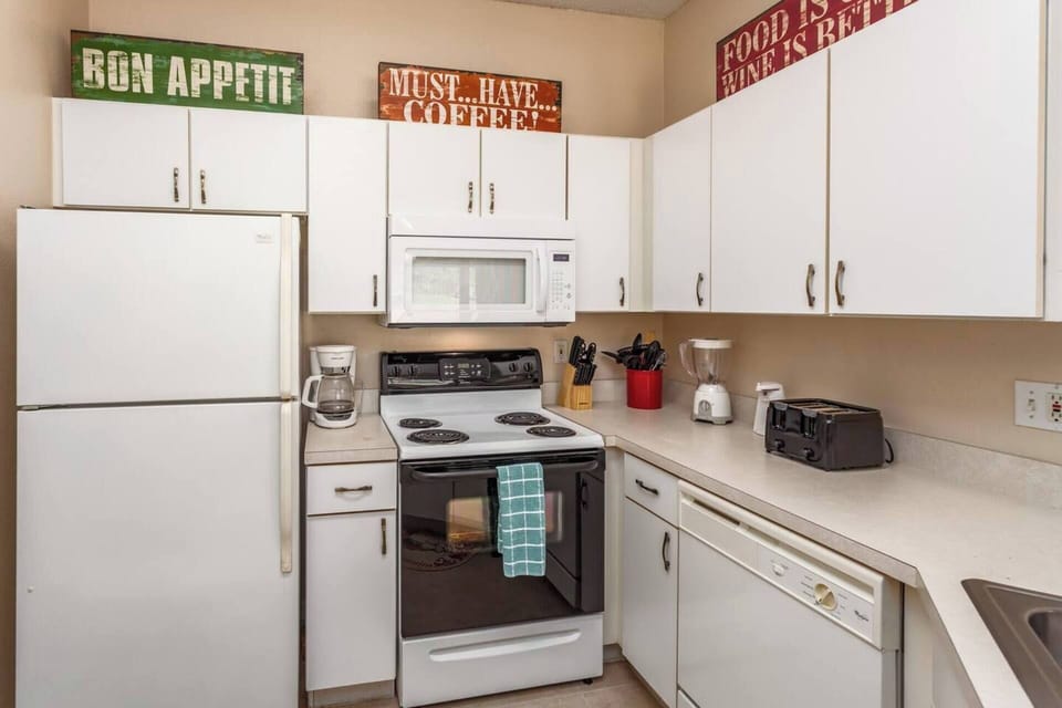 Kitchen (Angle)