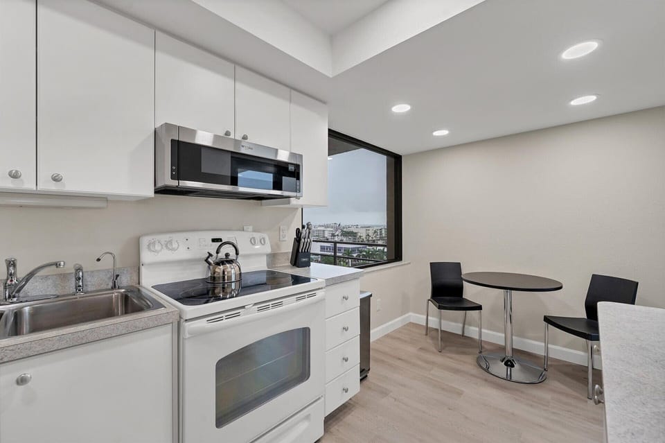 Cute Breakfast Nook In The Kitchen