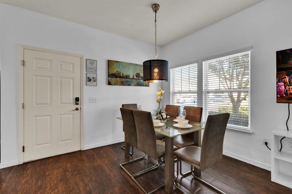 Dining Room (Angle 2)