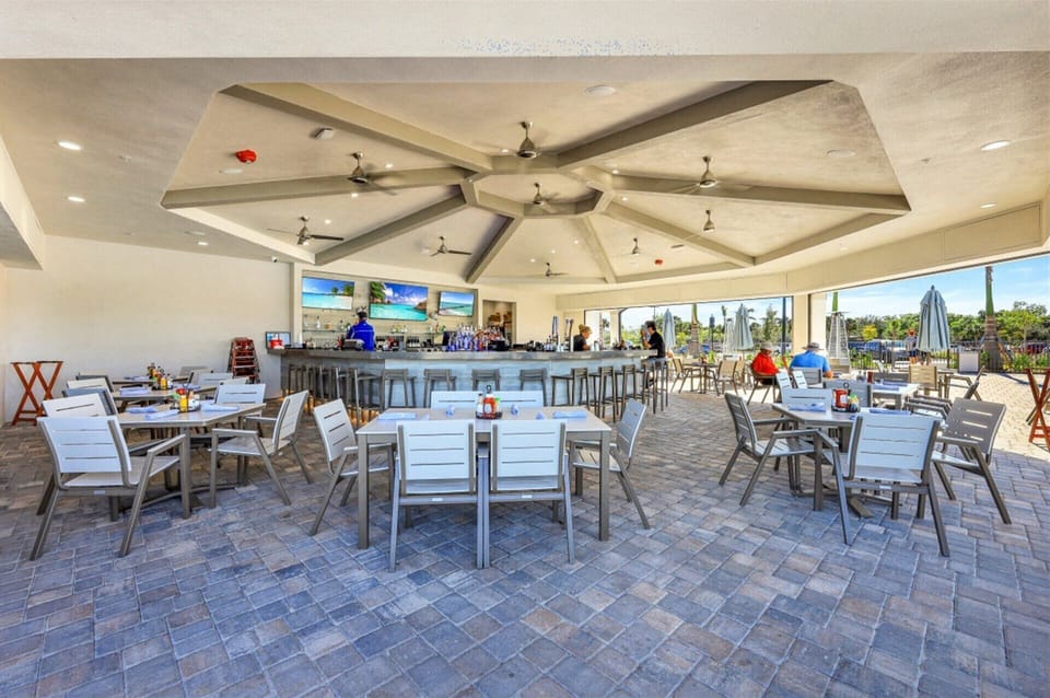 Heritage Landing Golf &amp; Country Club - Restaurant / Tiki Bar