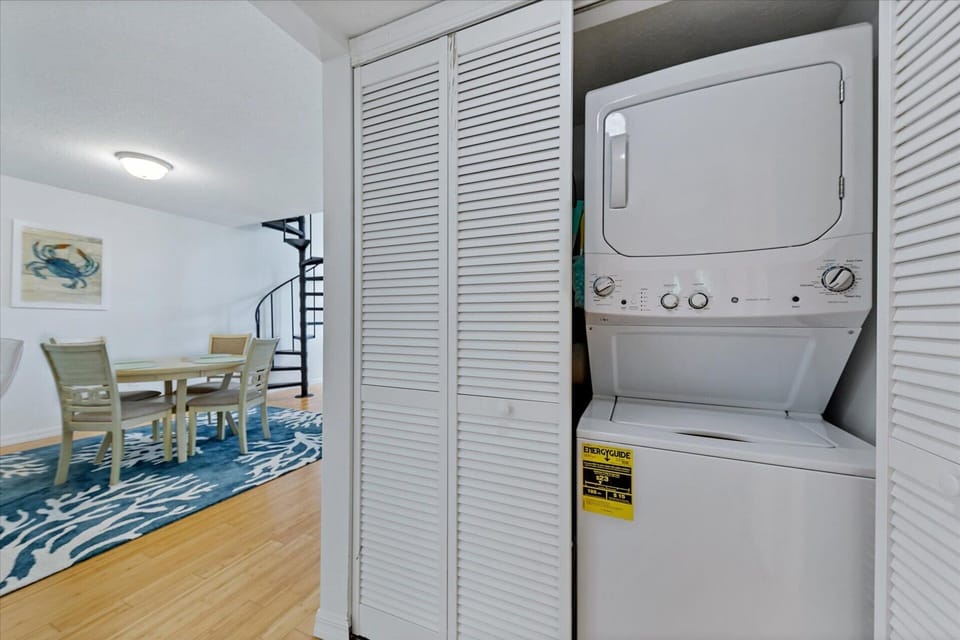 Stacked washer/dryer