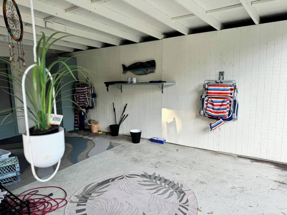 Coolers,  beach chairs & towels as well as beach umbrellas for your use 🏝️