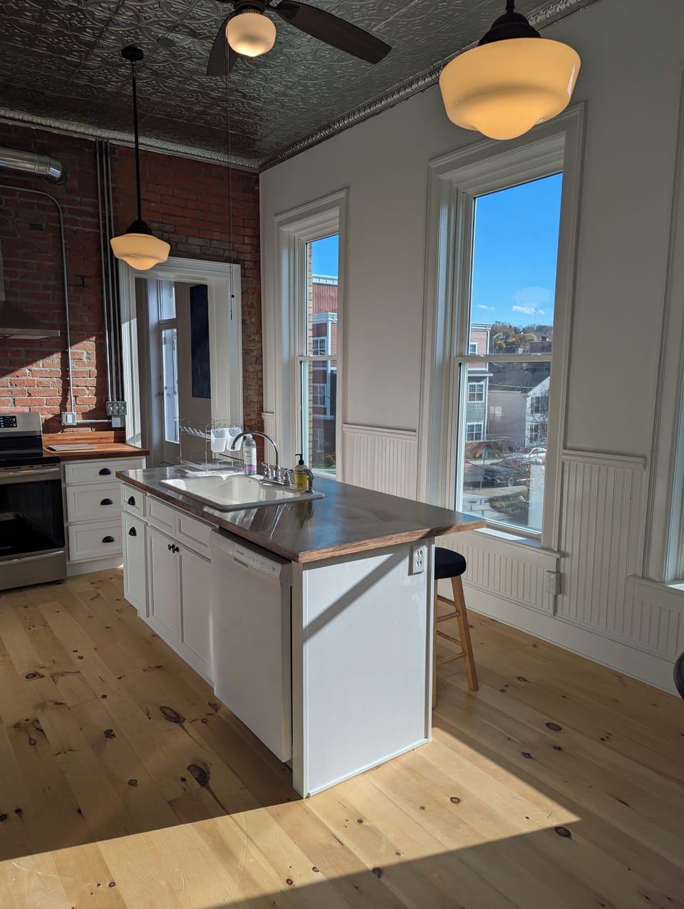 Fully equipped for all your cooking needs
