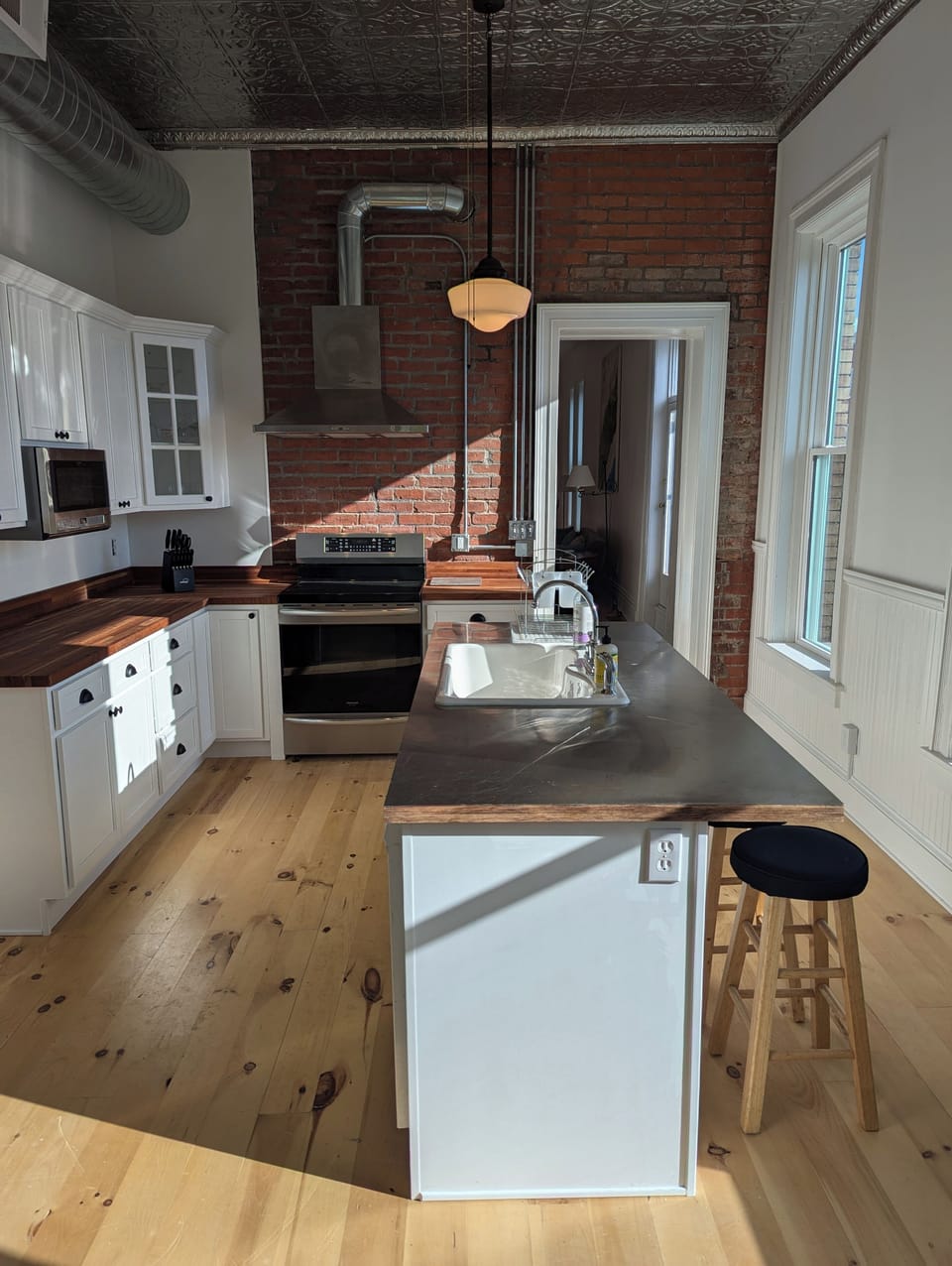 Fully equipped for all your cooking needs
