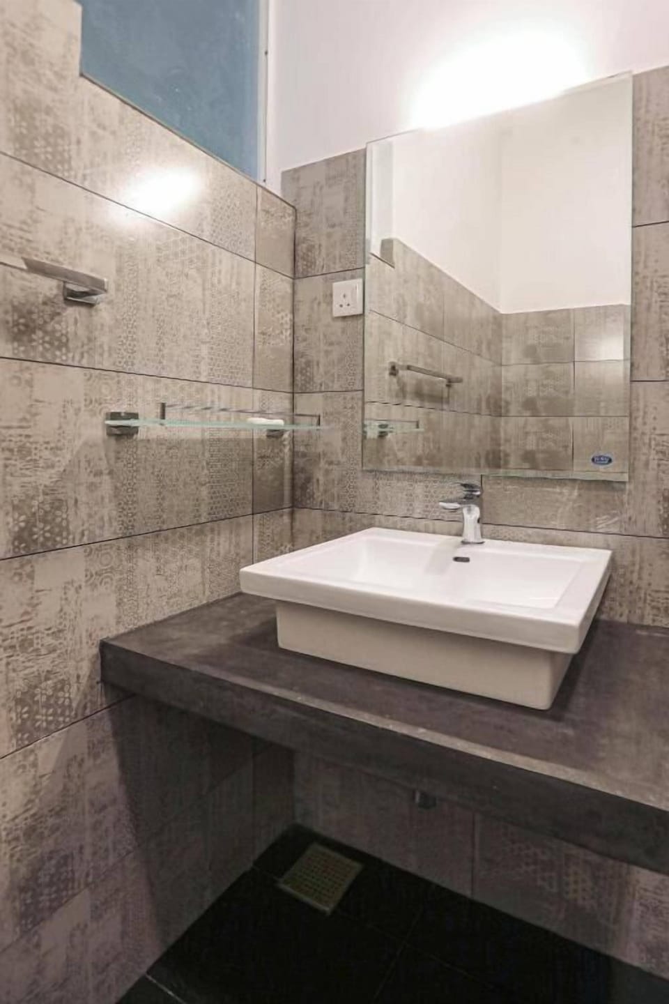 Towels, soap, shampoo, toilet paper